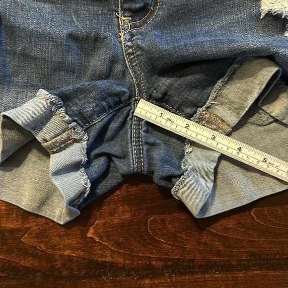 SO Medium Wash Denim Jean Shorts Size 3 - Picture 6 of 9